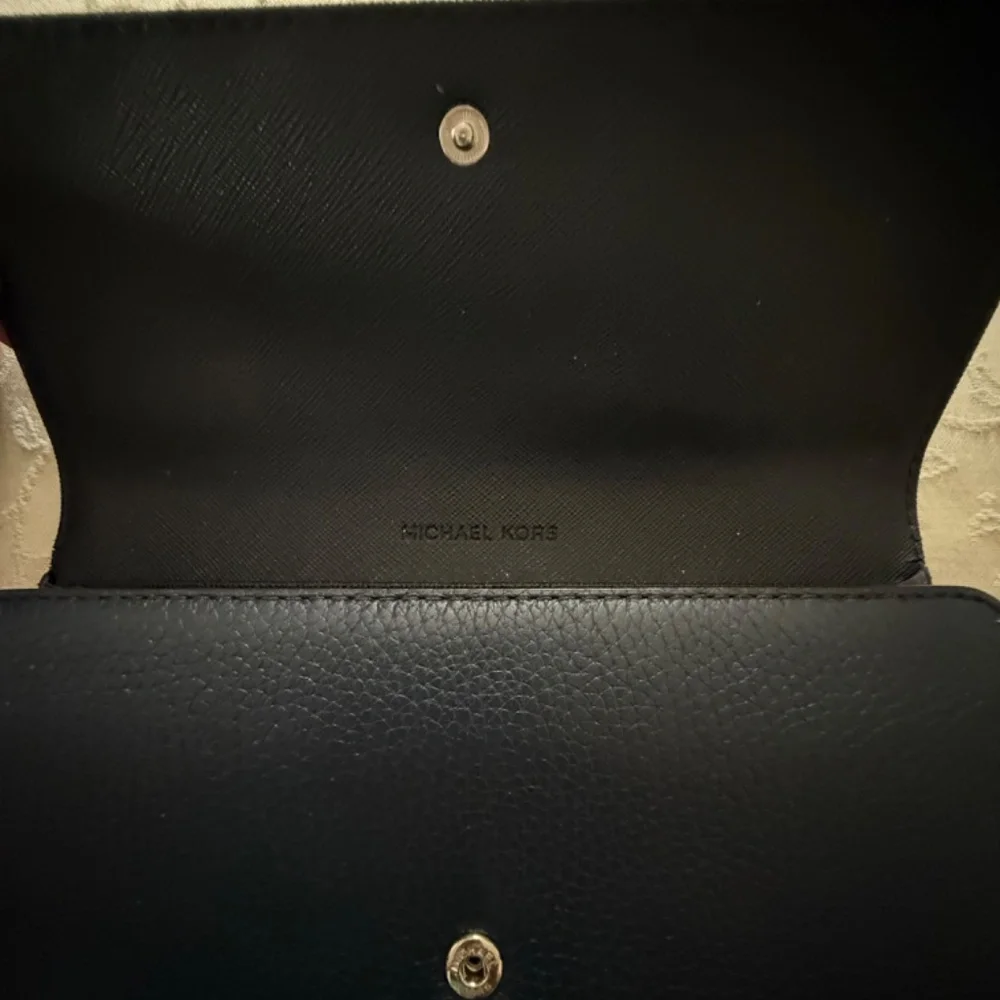 *NEW YEAR SALE * MICHAEL KORS Navy Leather wallet - Picture 4 of 5